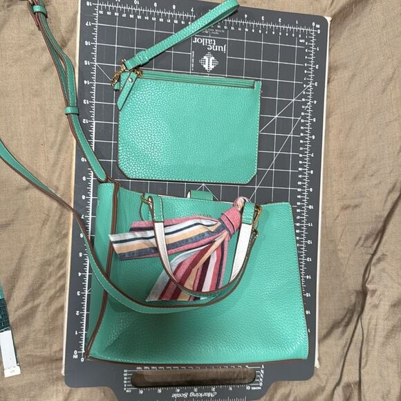 Anne Klein Seafoam Mint Green Convertible 2 In 1 Bag Crossbody And Wristlet - Picture 8 of 8